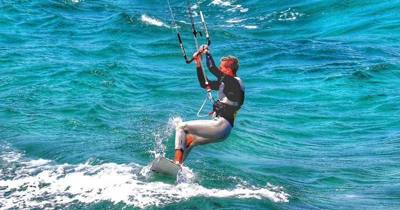 Comparatif : quelle activité nautique pèse le moins sur la Méditerranée ?